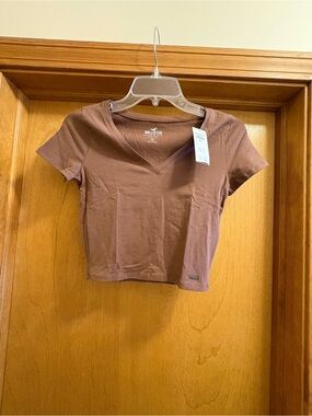 NWT Hollister Brown V-Neck Baby Tee
